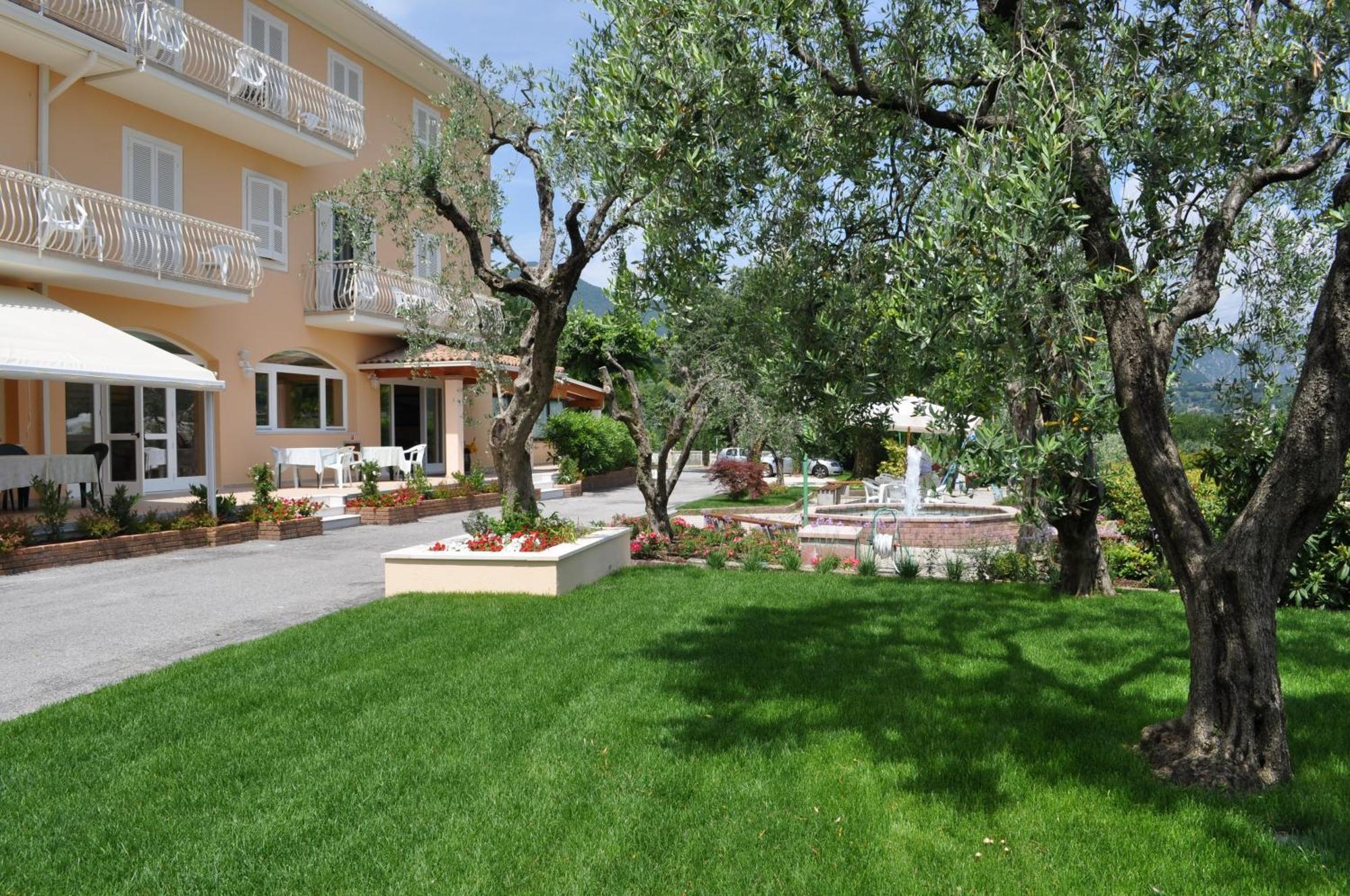 Hotel Panoramica Salo Ngoại thất bức ảnh